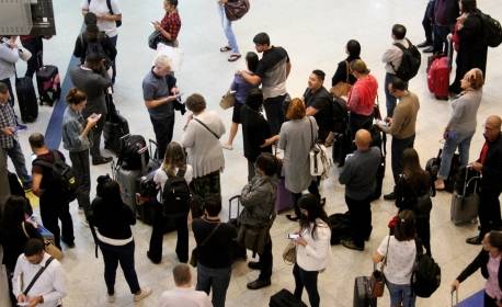 Uso de máscaras deixa de ser obrigatório em aeroportos e aviões brasileiros