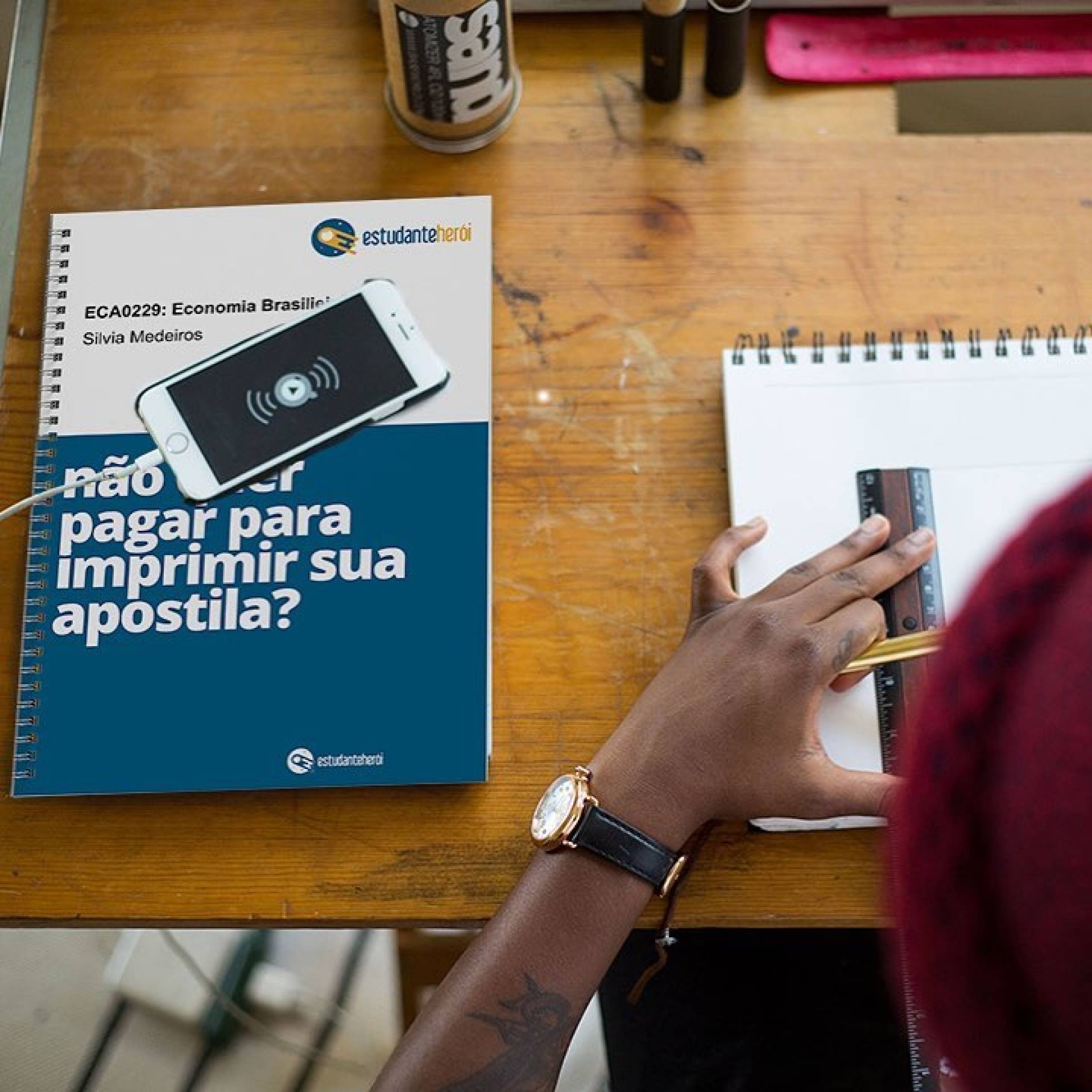 Startup dá uma força na graduação e entrega em casa, sem custo para o aluno,
fotocópias de material de estudo