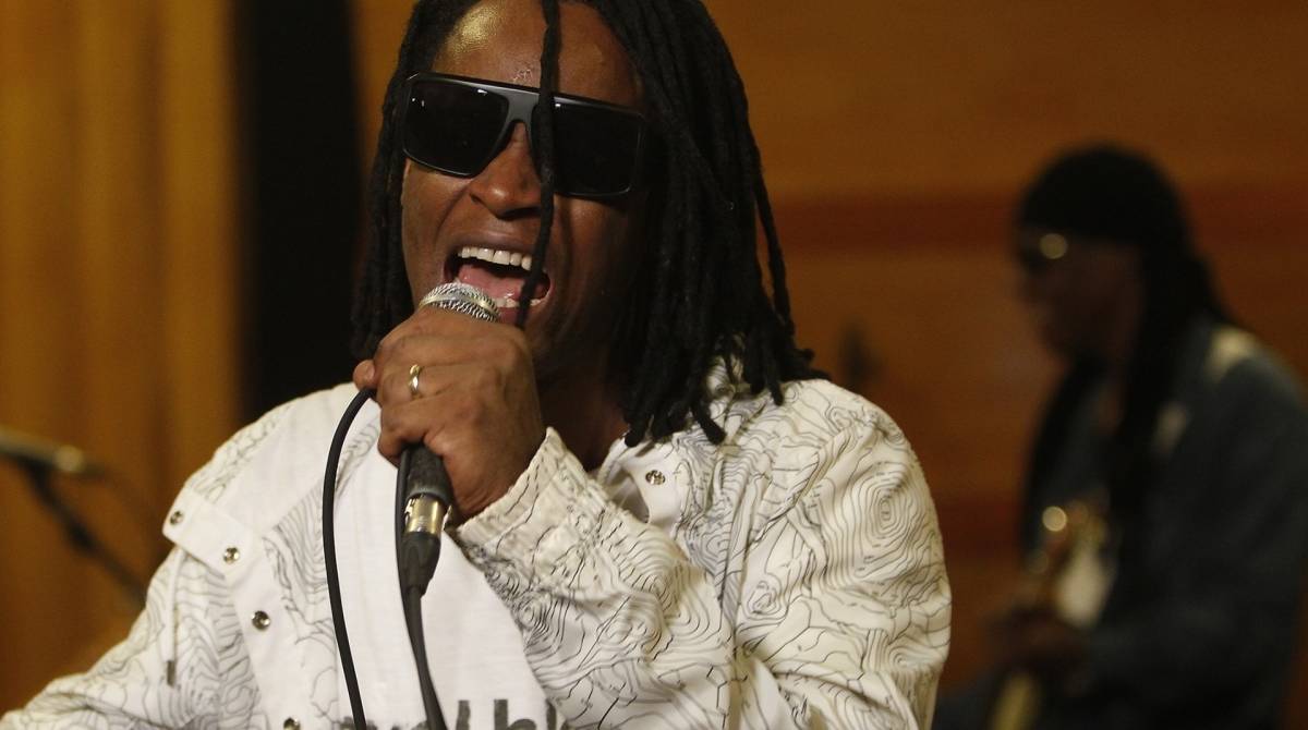 10/04/2019 - Entrevista com Toni Garrido, Bino Farias e Lazao, integrantes da banda de Reggae Cidade Negra, no estudio Be Happy, em Botafogo, onde o grupo ensaiava para os proximos shows. Foto de Alexandre Brum / Agencia O Dia - CIDADE MUSICA SHOW ENSAIO ARTE CULTURA REGGAE ESTUDIO GRAVACAO