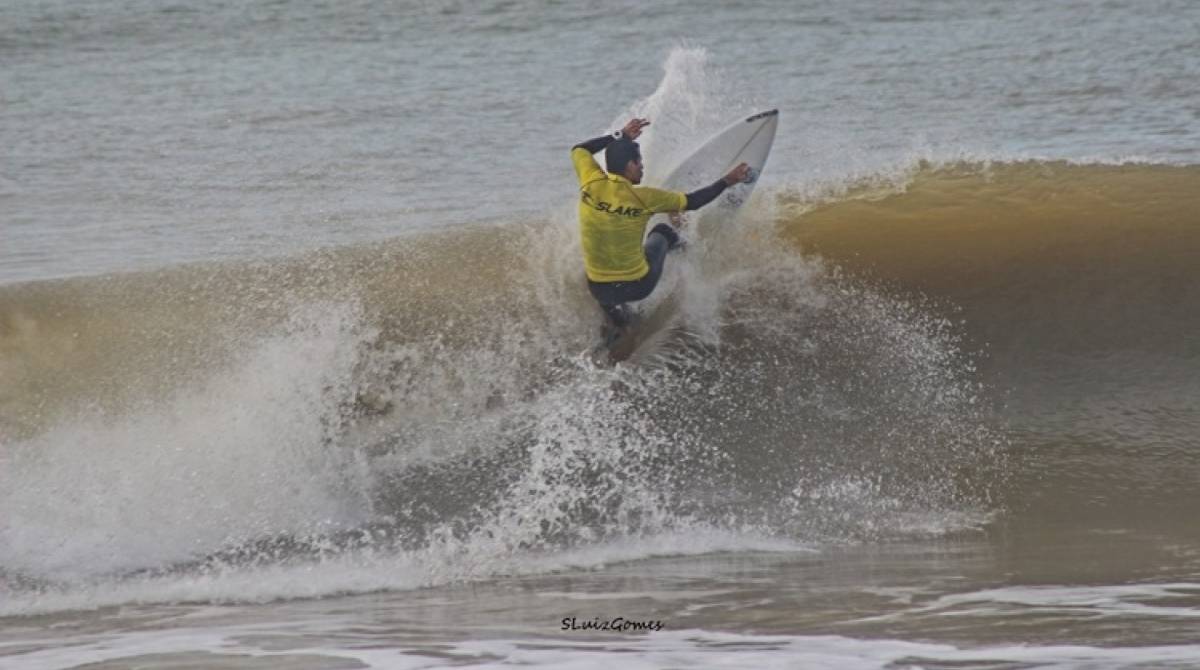 Campeonato de surfe vai agitar a Praia do Farol, em Campos