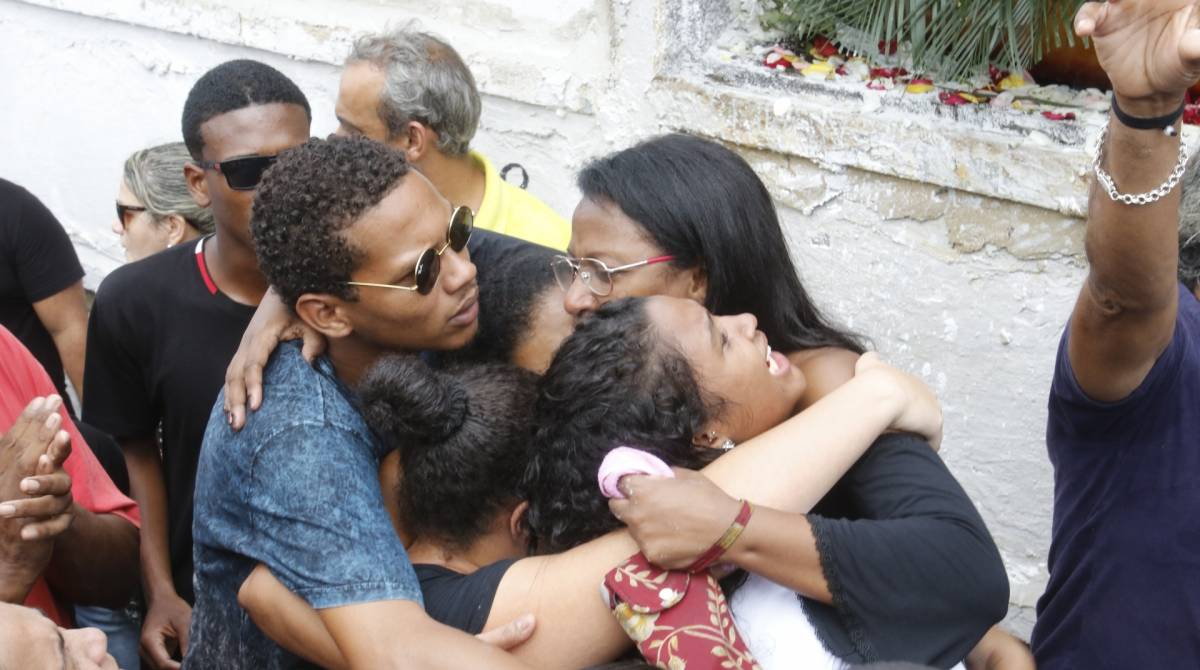 Rio de Janeiro - RJ - 10/04/2019 - Policial - Morte de Musico - foi sepultado na manha de hoje, Evaldo Rosa dos Santos, vitima de militares do exercito, no cemiterio de Ricardo de Albuquerque, zona oeste do Rio - Foto Reginaldo Pimenta / Agencia O Dia