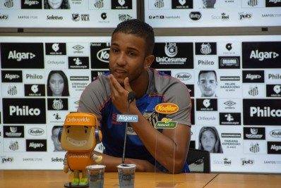 Jorge, ex-Flamengo e Santos, sofre lesão grave