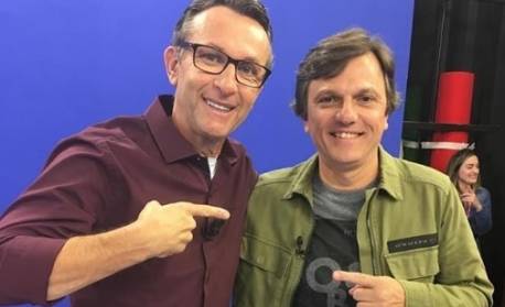 Durante programa, Neto elogia Mauro Cezar: 'Baita comentarista'