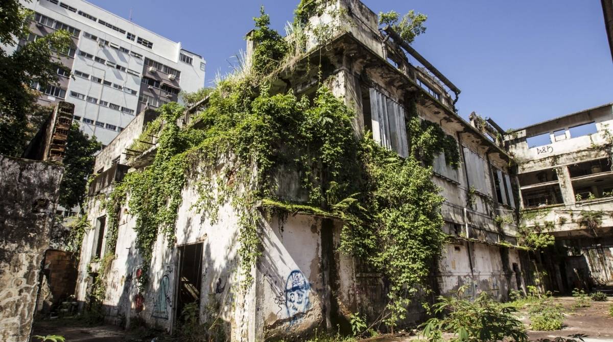 Rio de Janeiro, 11 de abril, Gavea. Terreno que está há quase 40 anos desocupado na Rua Marquês de São Vicente, na Gávea, pode começar a ser revitalizado ainda este ano. Foto Marcio Mercante / Agencia O Dia.