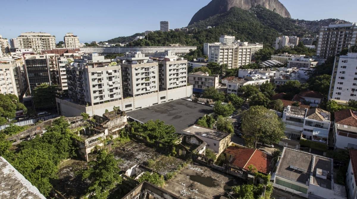 Rio de Janeiro, 11 de abril, Gavea. Terreno que está há quase 40 anos desocupado na Rua Marquês de São Vicente, na Gávea, pode começar a ser revitalizado ainda este ano. Foto Marcio Mercante / Agencia O Dia.