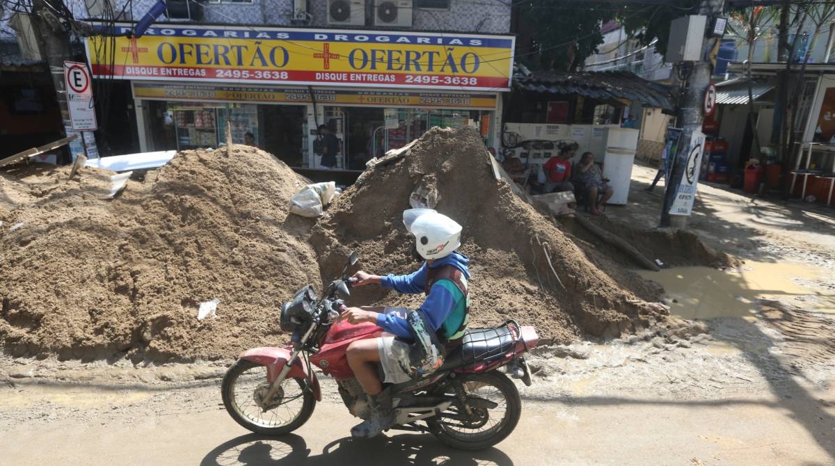 Rio de Janeiro - 11.04.19 - Tr&ecirc;s dias ap&oacute;s o temporal que causou detrui&ccedil;&atilde;o em diversos locais na cidade do Rio, moradores da Tijuquinha, no Itanhang&aacute;, zona oeste,  sofrem os prejuizos em suas casas. Foto: Daniel Castelo Branco / Ag&ecirc;ncia O Dia