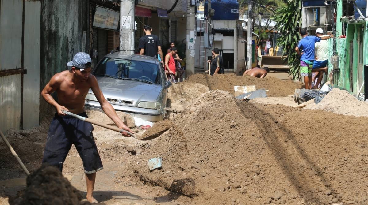 Rio de Janeiro - 11.04.19 - Três dias após o temporal que causou destruição em diversos locais na cidade do Rio, moradores da Tijuquinha, no Itanhangá, zona oeste,  sofrem os prejuízos em suas casas. Foto: Daniel Castelo Branco / Agência O Dia