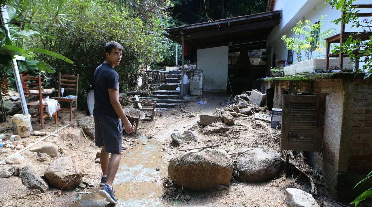 Rio de Janeiro - 11.04.19 - Três dias após o temporal que causou destruição em diversos locais na cidade do Rio, moradores da Tijuquinha, no Itanhangá, zona oeste,  sofrem os prejuízos em suas casas. Foto: Daniel Castelo Branco / Agência O Dia