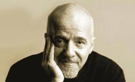 Paulo Coelho polemiza com opinião sobre 'superimpeachment' de Bolsonaro