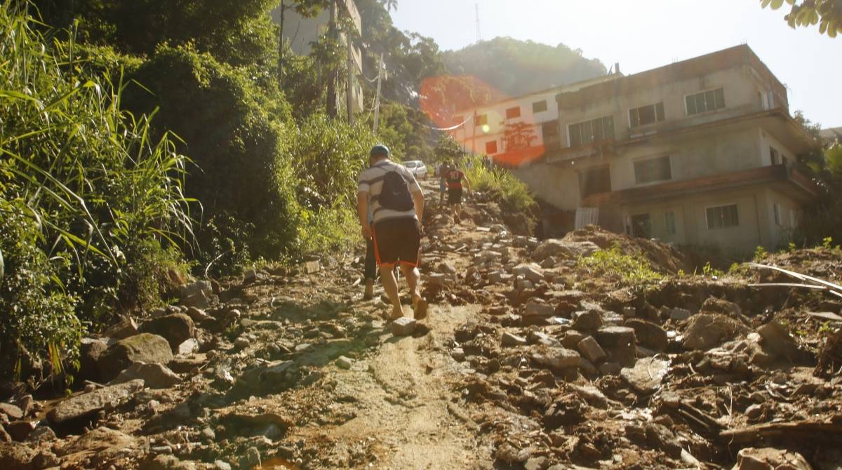 Rio de Janeiro - RJ - 12/04/2019 - Desabamentoi - Dois predios desamaram na manha de hoje na comunidade da Muzema, zona oeste do Rio - Foto Reginaldo Pimenta / Agencia O Dia