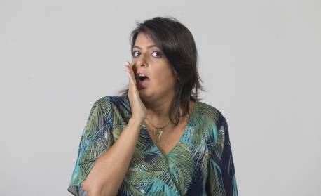 Casada com um ator, atriz vive affair com outra mulher 