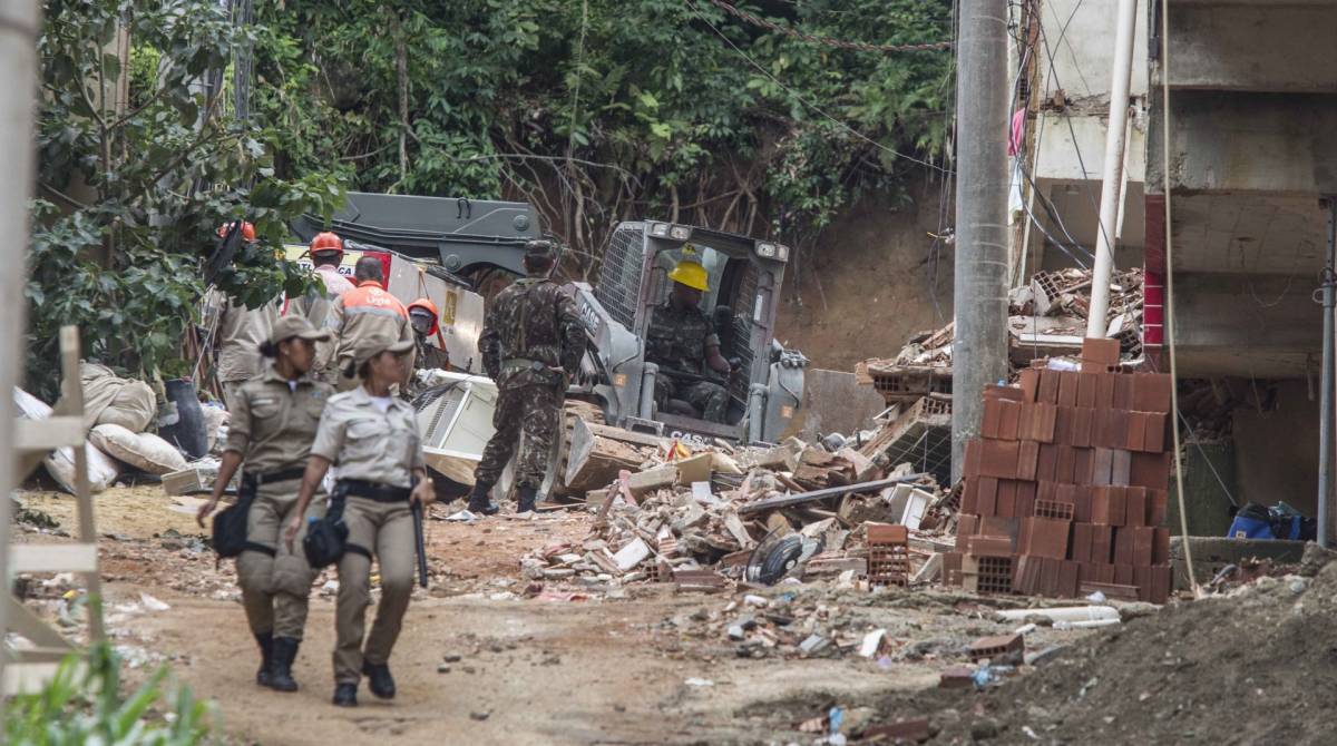 Rio de Janeiro, 14 de abril, Muzema. Desabamento no bairro Muzema, seguem as buscas pelo domingo. Foto Marcio Mercante / Agencia O Dia.
