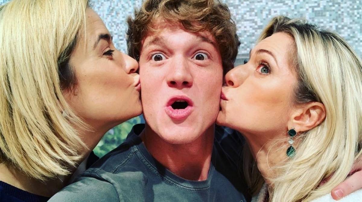 Pedro Novaes entre Paloma Duarte e LetÃ­cia Spiller