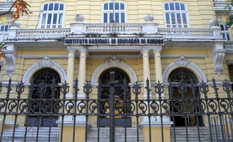Polícia prende homem por furto de bolsa no Instituto Nacional de Educação de Surdos