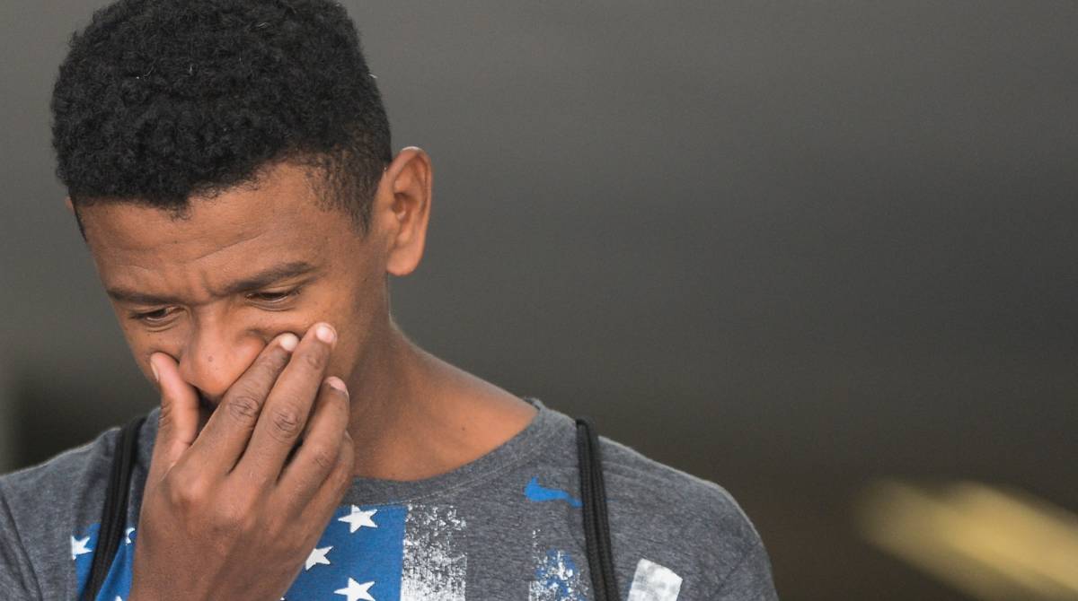 Rio, 16/04/2019 VITMAS DA MUZEMA- Raimundo do Nascimento, irm&atilde;o de Maria do Nazar&eacute; ap&oacute;s reconhecer o corpo da irma, IML centro do Rio de Janeiro. Foto: Armando Paiva/Ag&ecirc;ncia O Dia