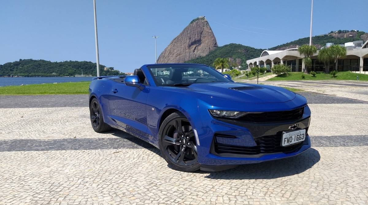 Vers&atilde;o convers&iacute;vel vem equipada com rodas aro 20 com acabamento em preto 