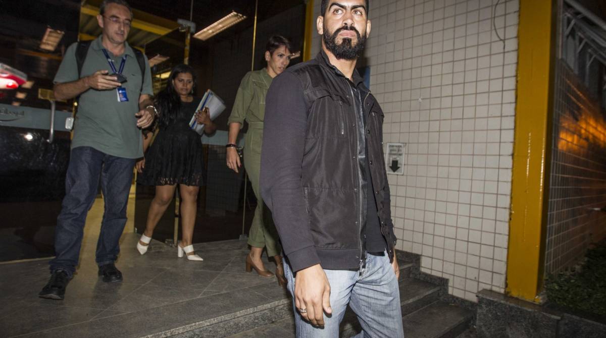 Rio de Janeiro, 16 de abril, Barra. Marcelo Diniz presidente assossicao de moradores de Muzema  depondo na 16 DP. Foto Marcio Mercante / Agencia O Dia.