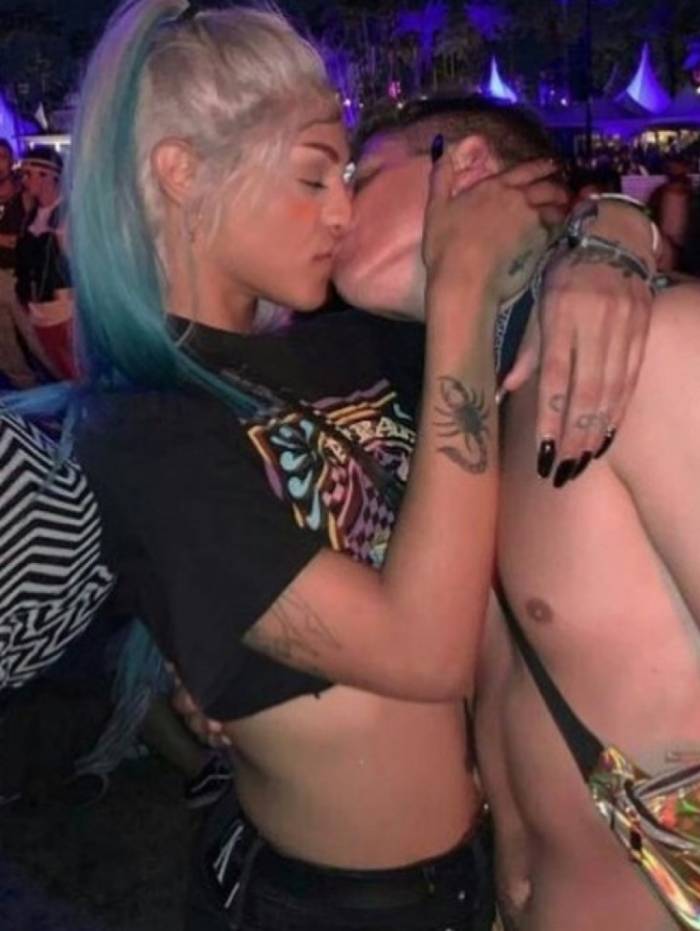 Pabllo Vittar beija muito durante o festival Coachella, na Califórnia, Estados Unidos