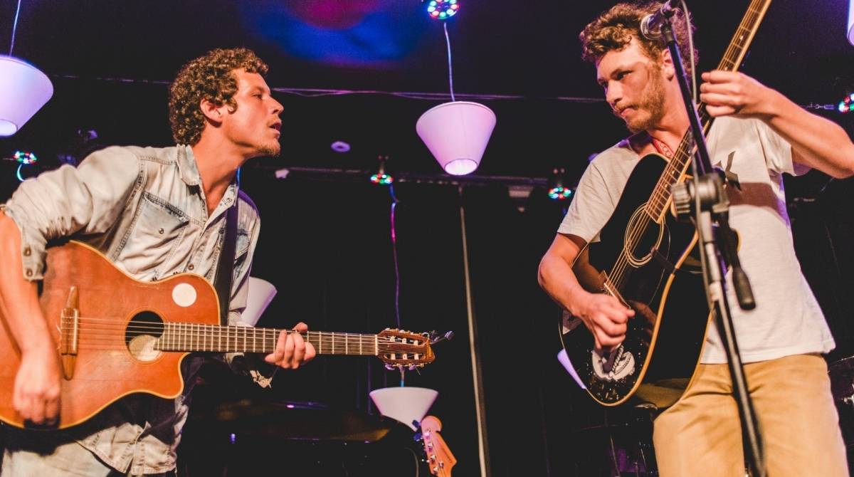 Chico Chico e Joao Matuano no TNT Stage