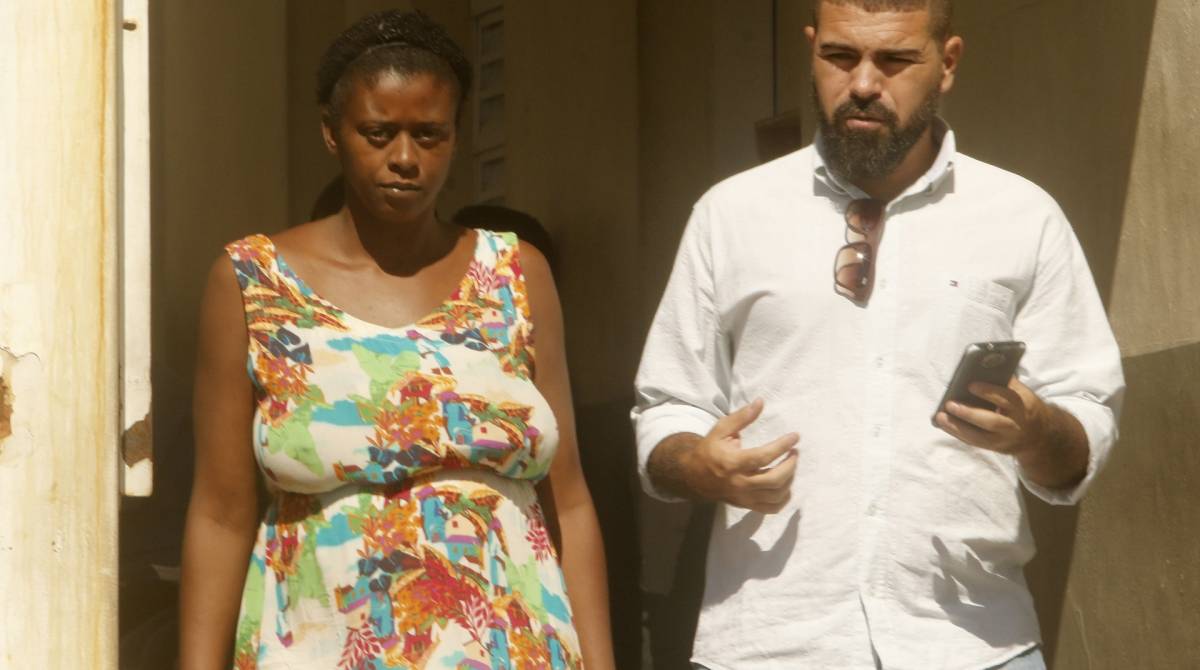 Rio de Janeiro - RJ  - 18/04/2019 - Policia - Morre segunda vitima do carro metralhado pelo exercito. Luciano Macedo morreu na madrugada de hoje, no Hospital Carlos Chagas - Na foto, Daiana Horrara, viuva da vitima - foto: Reginaldo Pimenta / Agencia O Dia