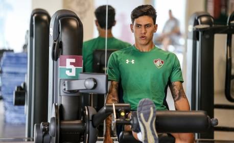 Justiça condena Fluminense a pagar valor milionário a Pedro, atacante do Flamengo