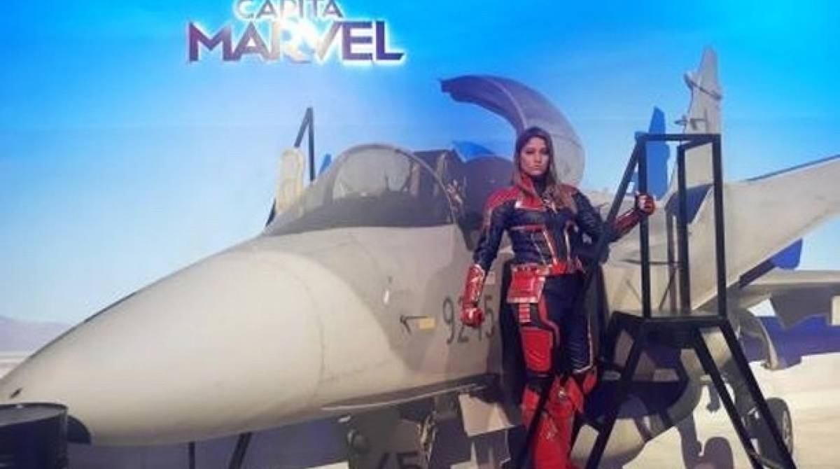 Juliana Fiaux, de Capitã Marvel, pronta para a pré-estreia de \'Vingadores: Ultimato\'