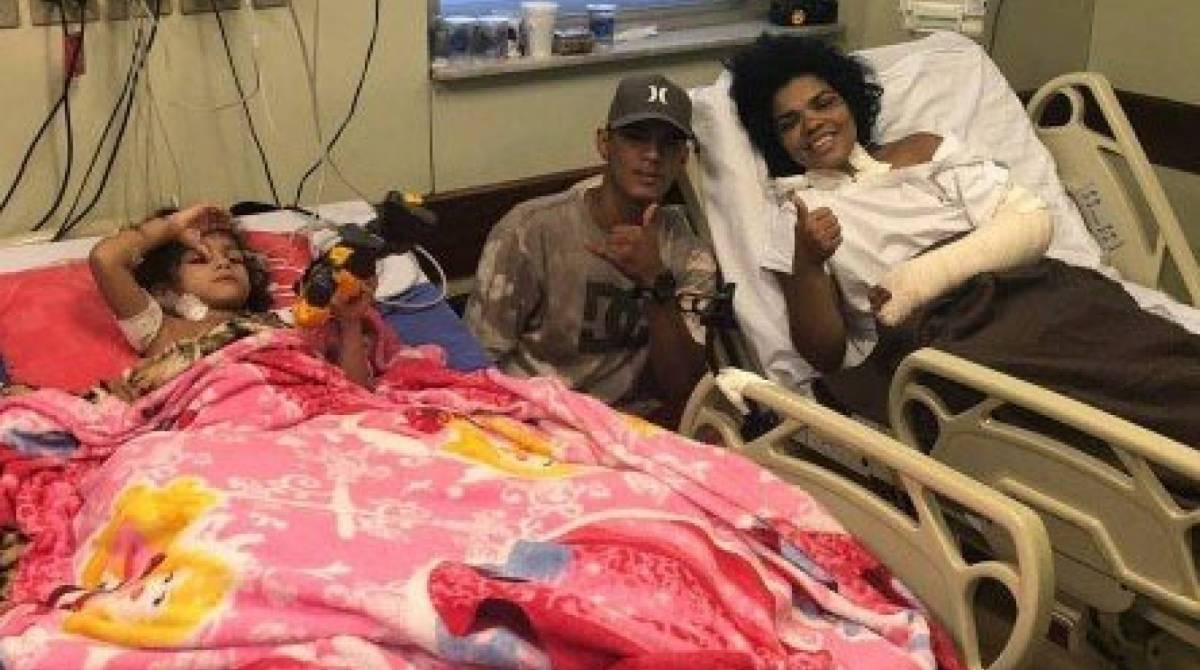 Paloma Paes Leme Barroso e o filho estão lado a lado na enfermaria do Miguel Couto