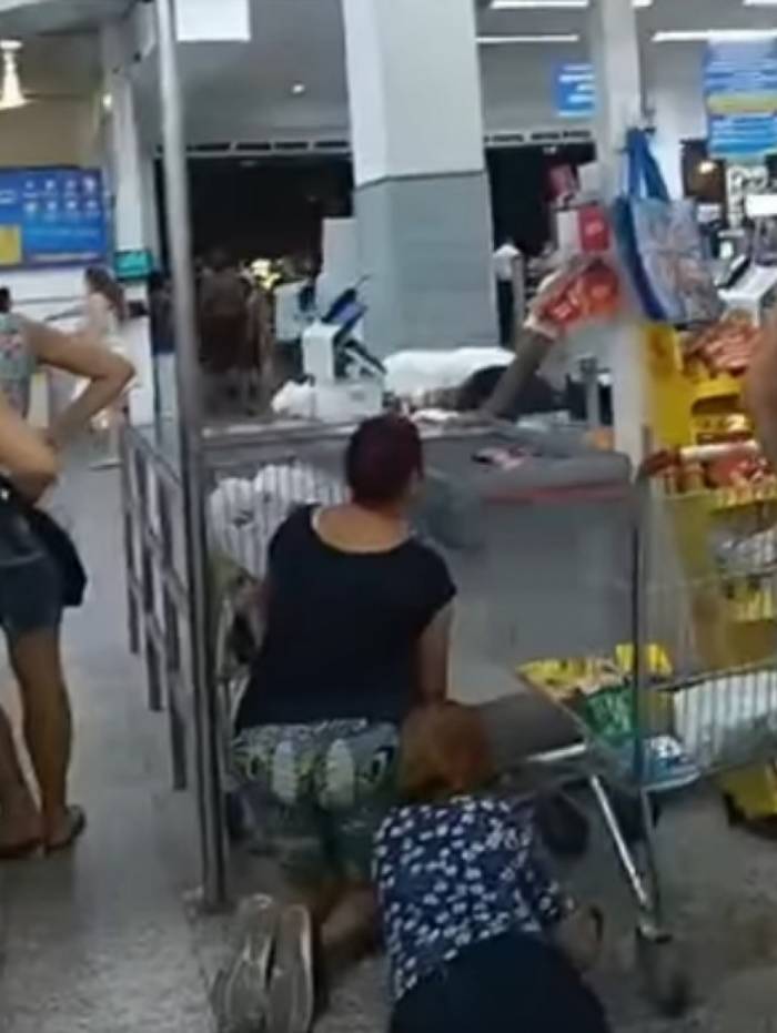 Clientes se jogam no chÃ£o para se protegerem das balas