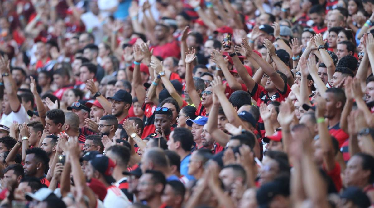 Ônibus grátis são disponibilizados para torcida em jogo do Flamengo no  Mundial