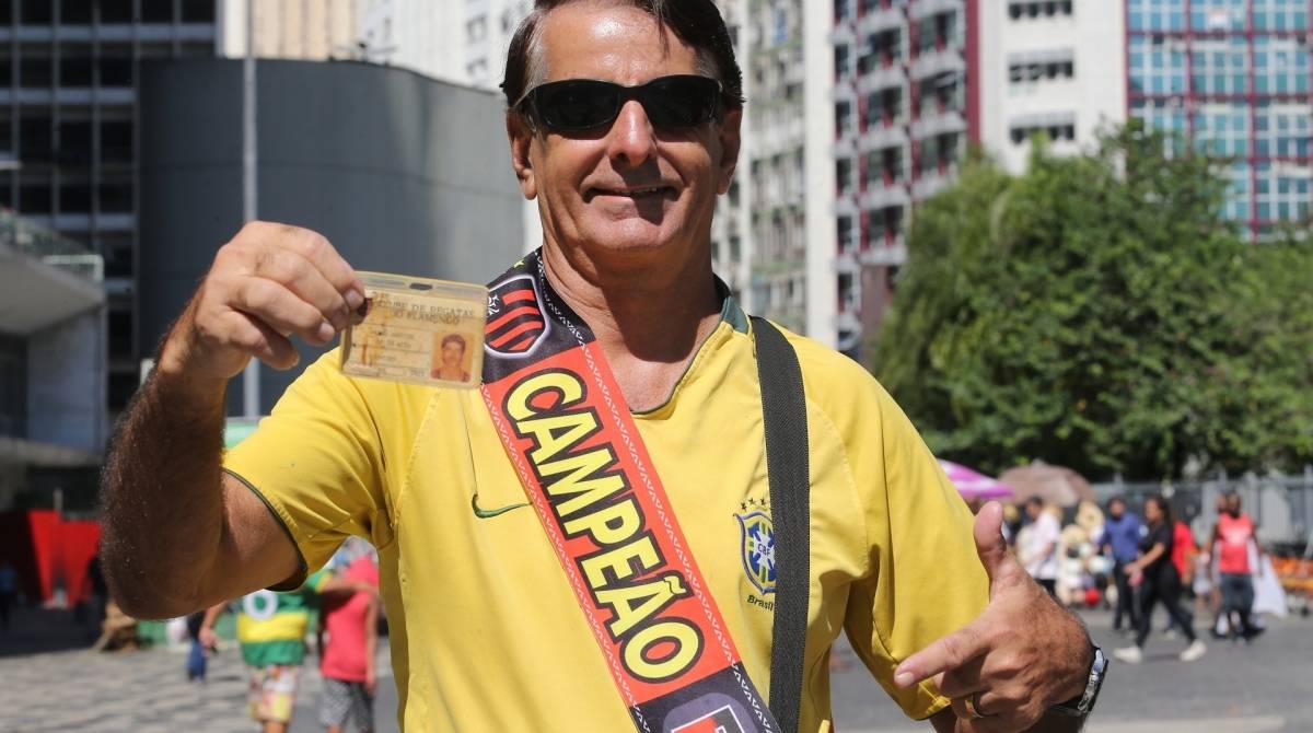 Torcedores do Flamengo fazem a festa no Largo da Carioca um dia ap&oacute;s a conquista do t&iacute;tulo de Campe&atilde;o Estadual em cima do Vasco no Maracan&atilde; - Daniel Castelo Branco / Ag&ecirc;ncia O Dia