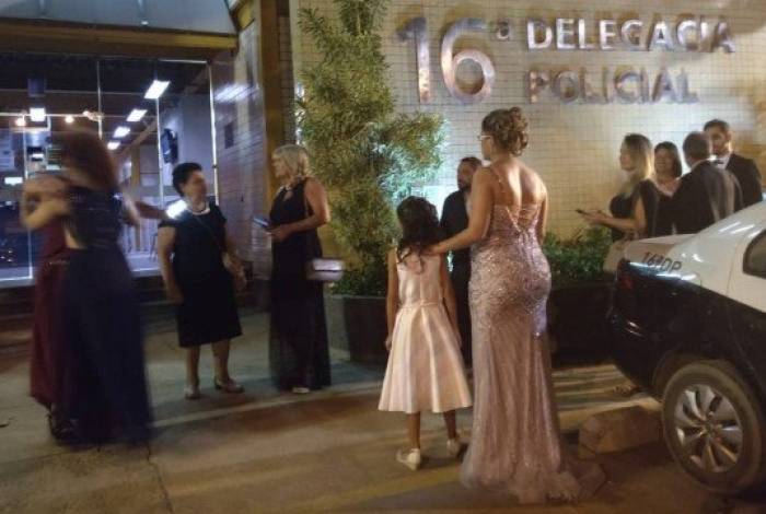 Formandos registram ocorrÃªncia na 16Âª DP (Barra da Tijuca)