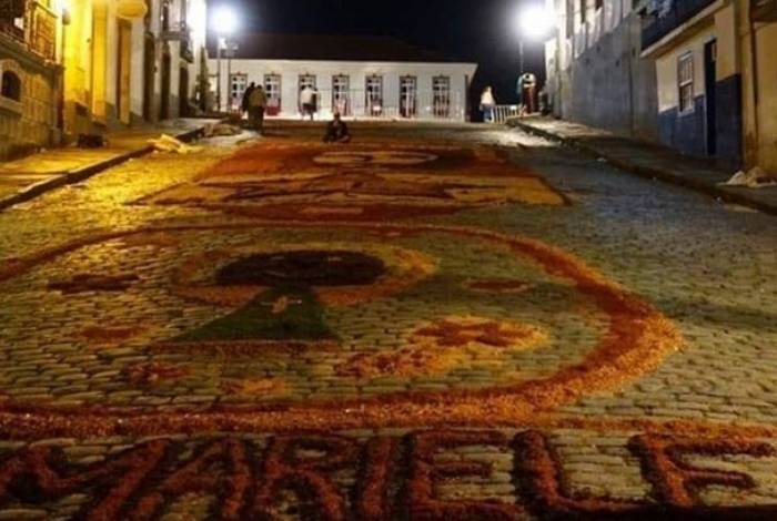 Marielle Franco foi homenageada em tradicional tapete de Páscoa de Ouro Preto; Guarda Civil destruiu a lembrança