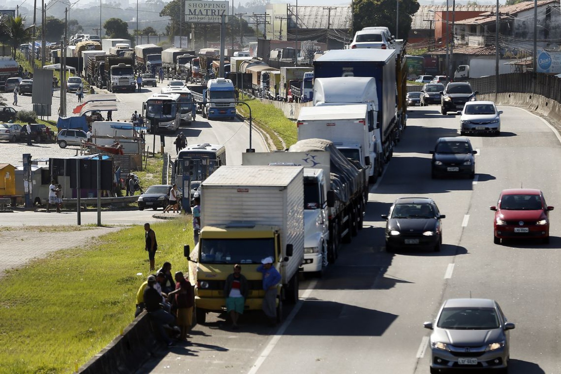 Bolsonaro apela para que caminhoneiros não façam greve com aumento no preço do diesel