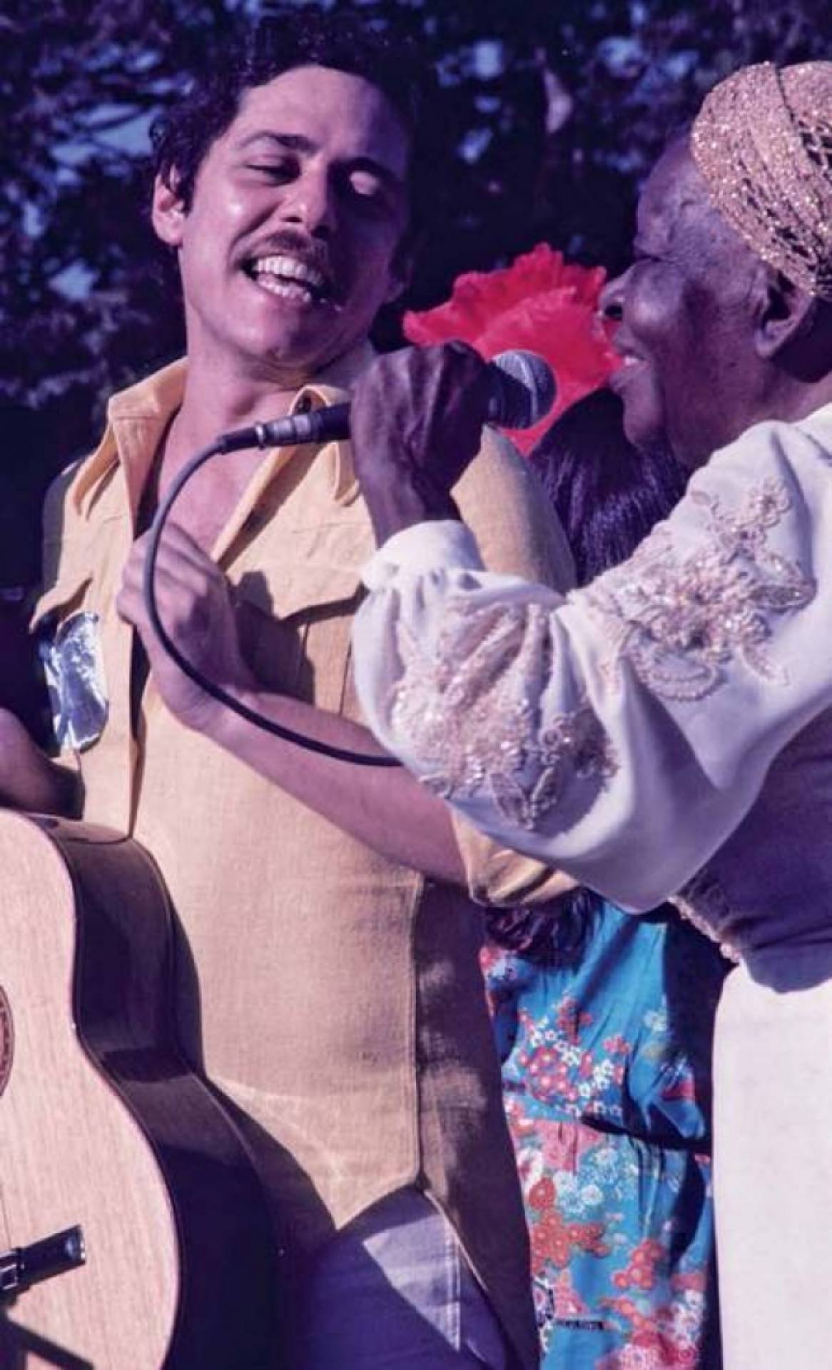 Livro \'Revela-te, Chico - Uma Fotobiografia\'