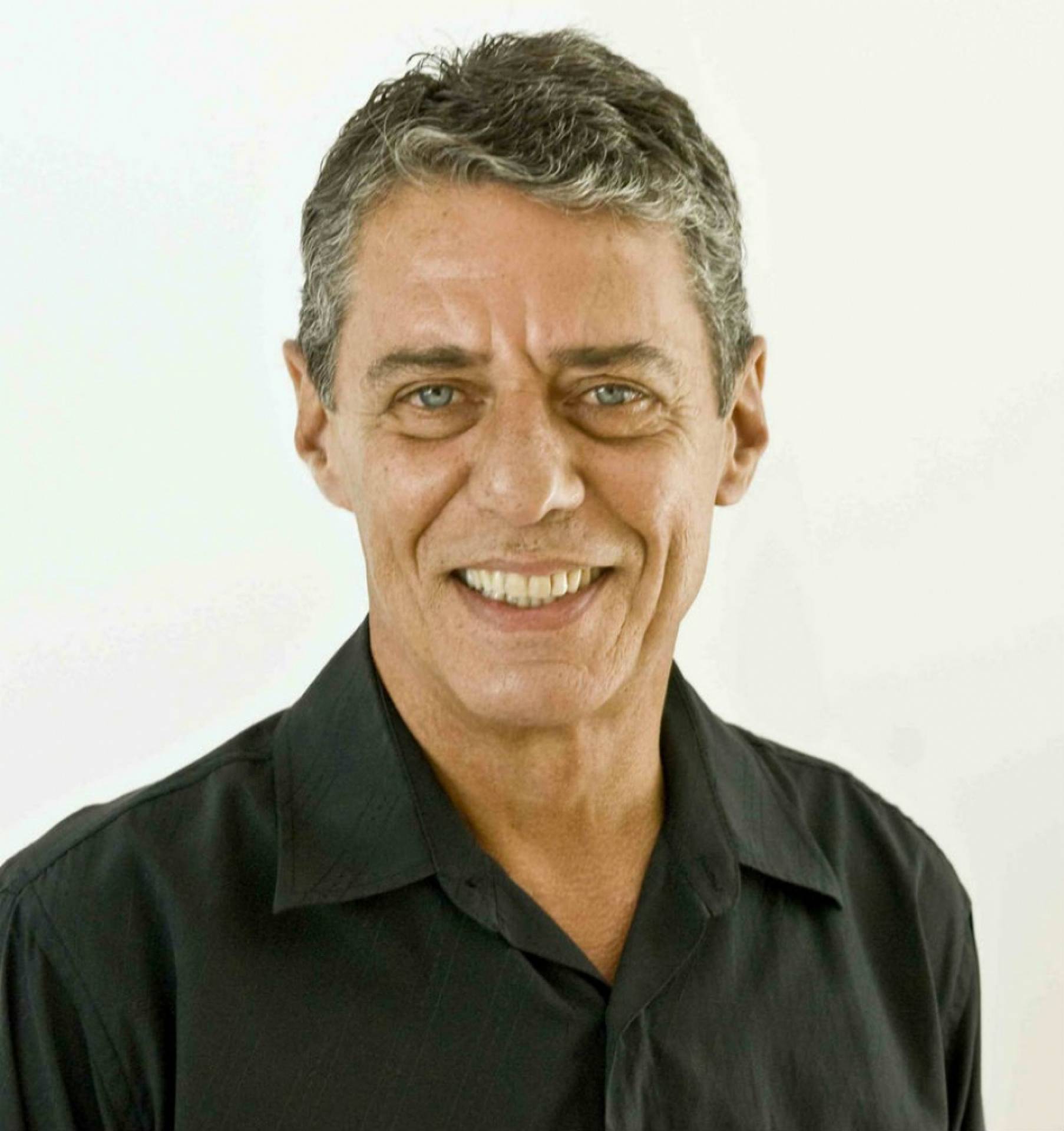 Livro \'Revela-te, Chico - Uma Fotobiografia\'