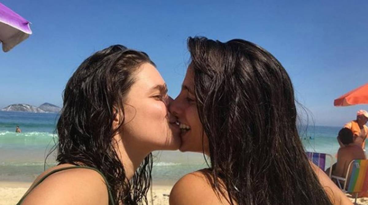 Bruna Linzmeyer e a namorada, Priscila - Reprodução da Internet