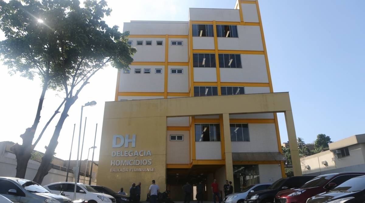 Delegacia de Homic&iacute;dios da Baixada Fluminense (DHBF) investiga a morte de morador no Corte 8