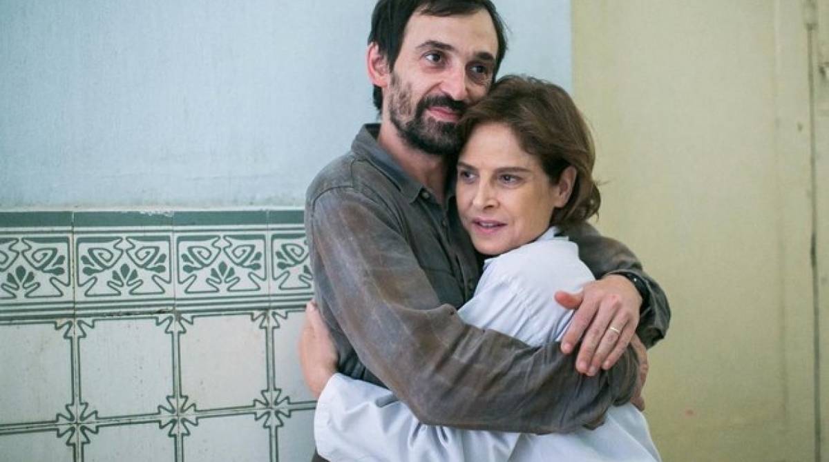 Drica Moraes e Julio Andrade em 'Sob Press&atilde;o'