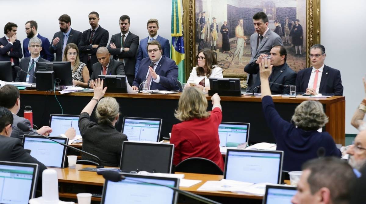 Votação foi marcada por tumultos