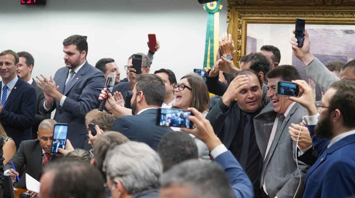 Votação foi marcada por tumultos