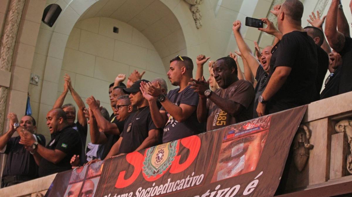 Agentes do departamento acompanharam a votação nas galerias da Alerj - Alerj