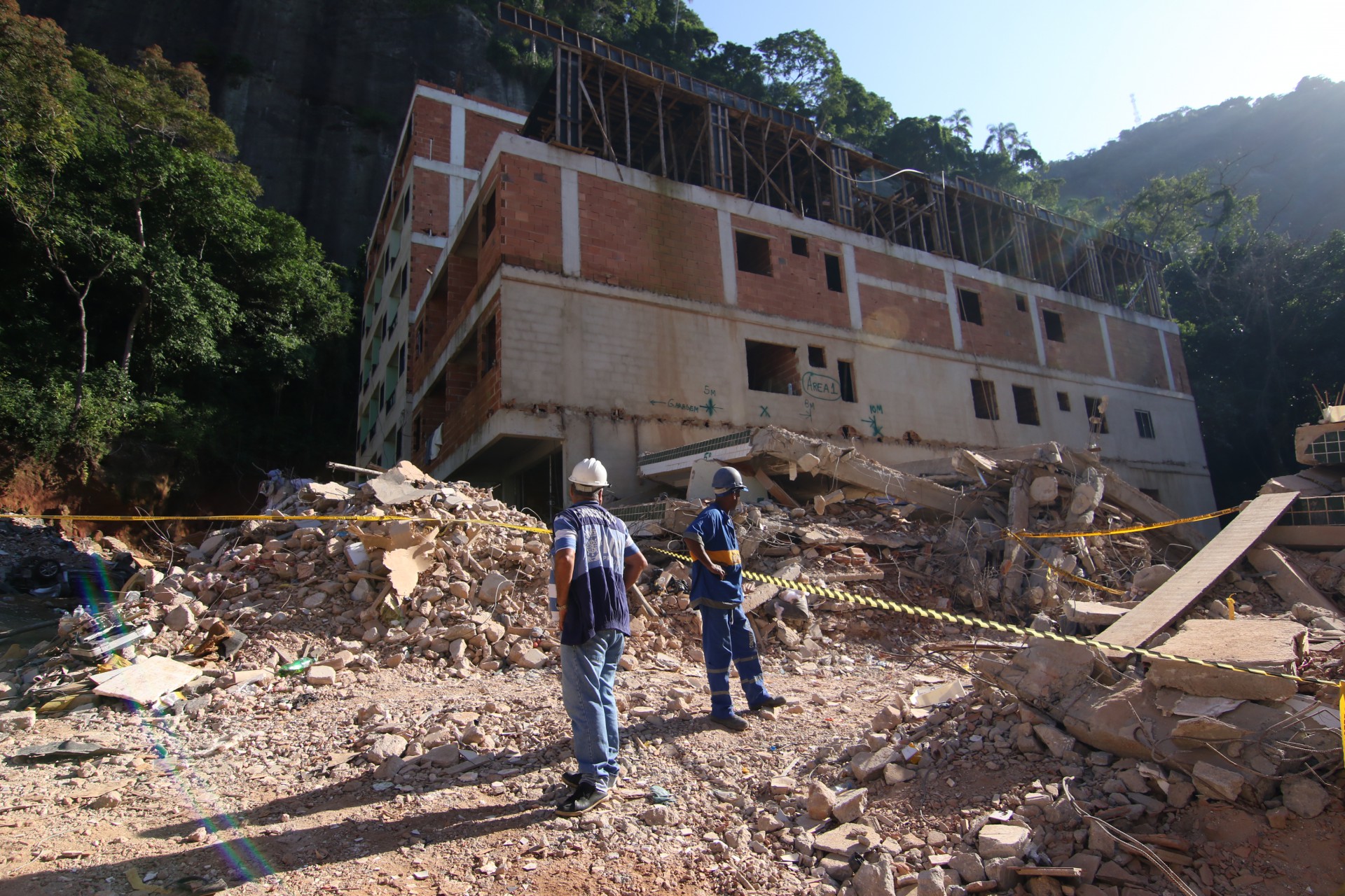 Desabamento na Muzema ocorreu em abril e matou 24 pessoas - Hudson Pontes/Prefeitura do Rio