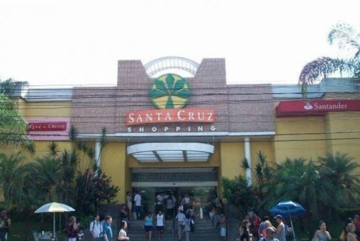 Criminosos armados entraram no Santa Cruz Shopping para roubar celulares 