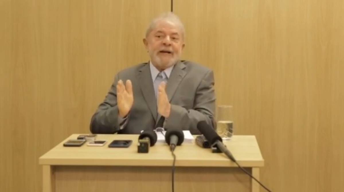 Ex-presidente Lula durante entrevista em Curitiba - reprodução tv folha