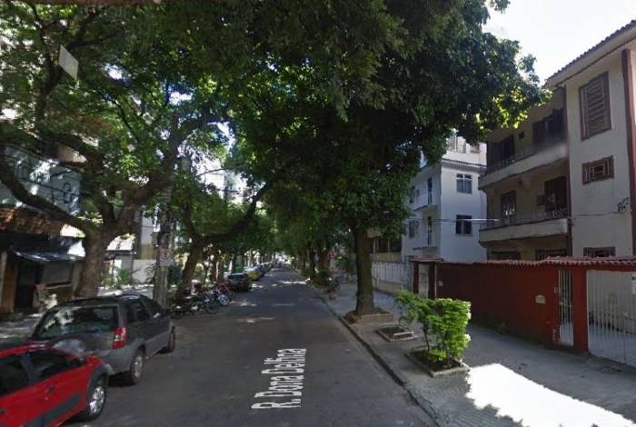 Idosa foi achada morta em estado de putrefação dentro de apartamento na Rua Dona Delfina, na Tijuca