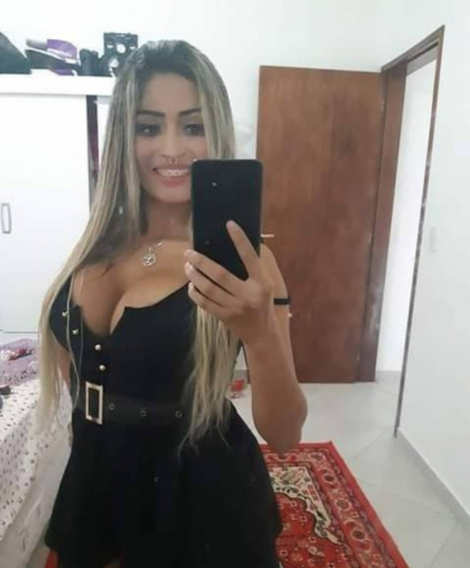 Dayane Rodrigues da Silva pagou R$ 1,5 mil pela operação, feita em sua própria casa - Reprodução