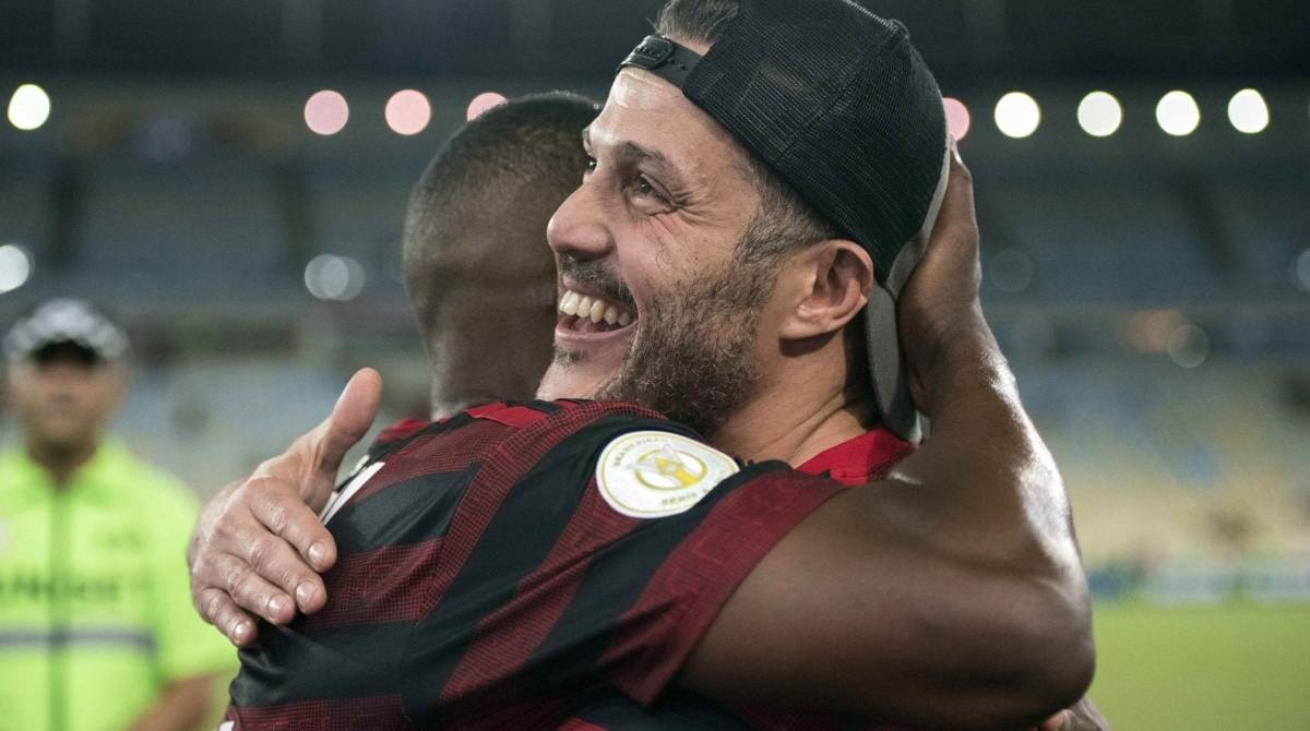 Zagueiro Juan se despediu do futebol no jogo Flamengo x Cruzeiro