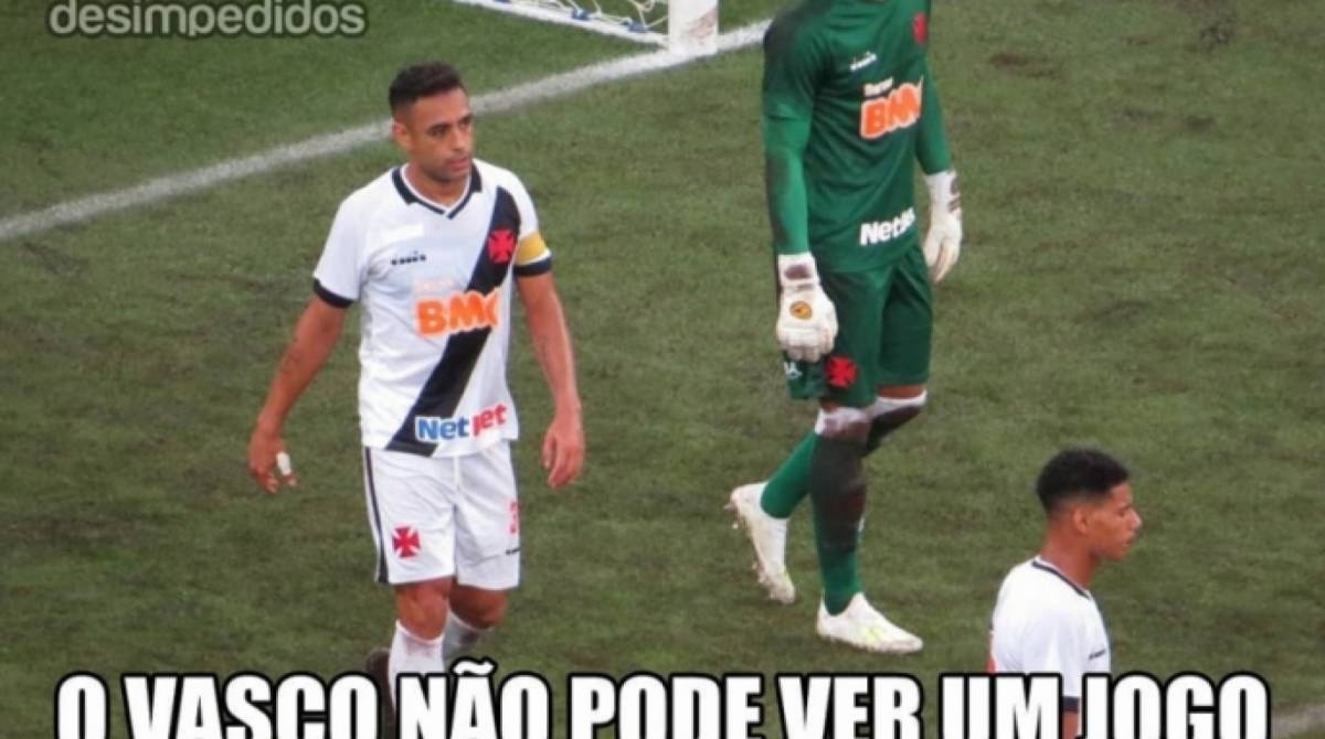 Torcedores ironizam derrota do Vasco