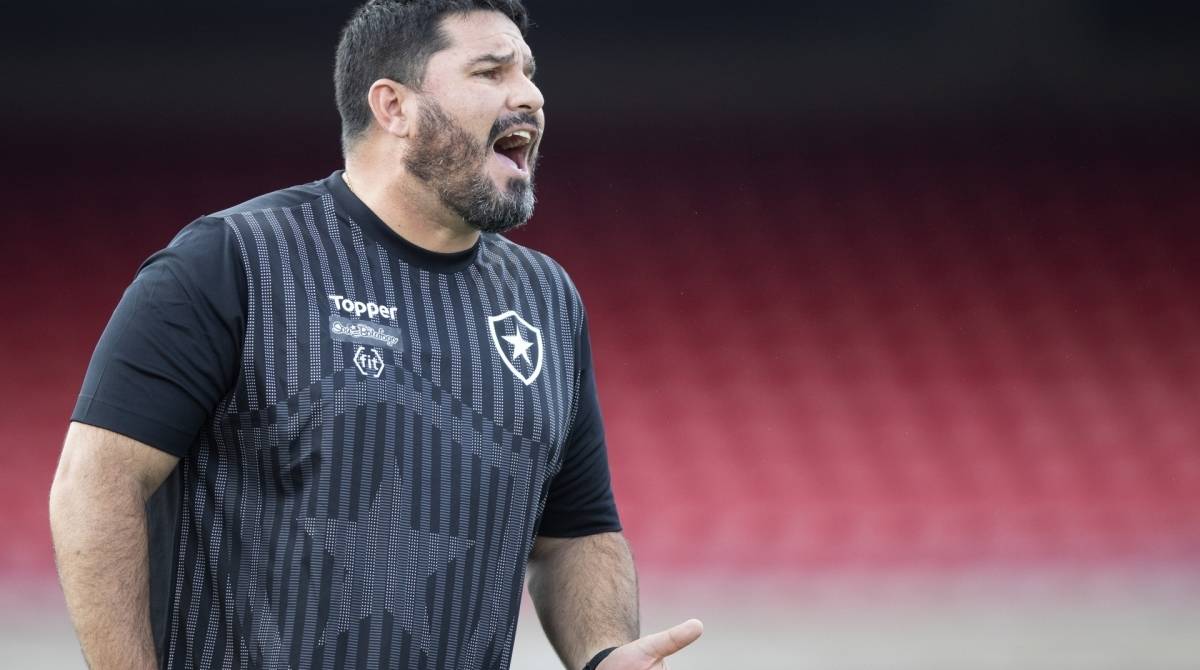 Eduardo Barroca e Vanderlei Luxemburgo vão travar um duelo de ideias no clássico no Nilton Santos para levar Botafogo ou Vasco à vitória - Lucas Figueiredo/CBF