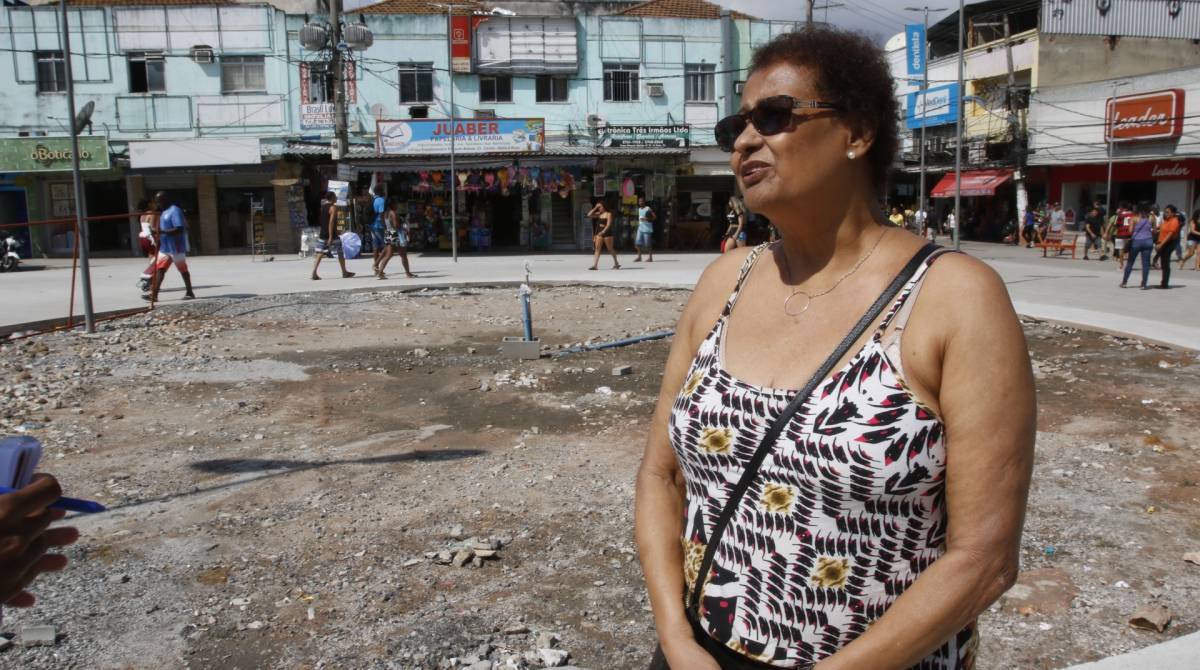 Rio de Janeiro - RJ - 30/04/2019 - policia - Operaçao policial retira Waguinho do cargo de prefeito de Belford Roxo - na foto, Dona Teodolinda Lima, na Praça Joaquim Batista, no centro de Belford Roxo - Foto Reginaldo Pimenta / Agencia O Dia